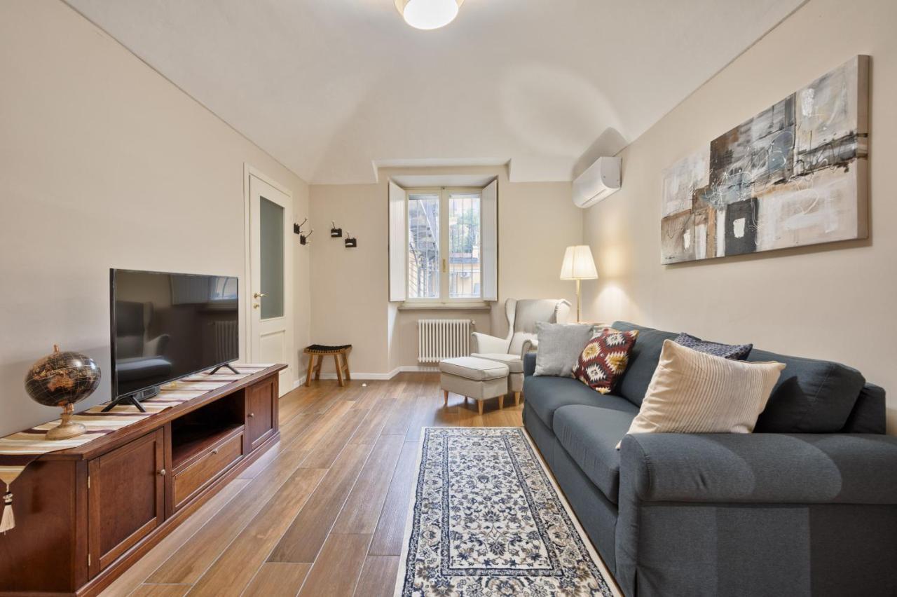 GuestHost Porta Susa Elegant & Design Apartment — 4-Star Luxury Hotel in Turin, Italy