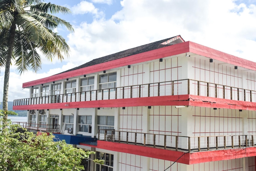 RedDoorz Plus @ Tirta Kencana Hotel in Ambon, Indonesia