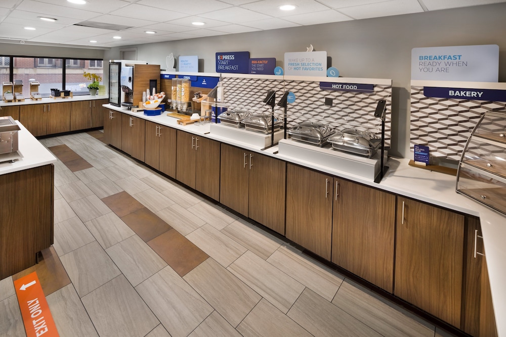 Holiday Inn Express & Suites Atlanta Downtown by IHG - photo 106