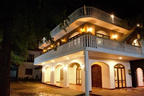 Murphy's Transit Villa Airport Pick & Drop Katunayake — 5-Star Luxury Hotel in Katunayaka, Sri Lanka