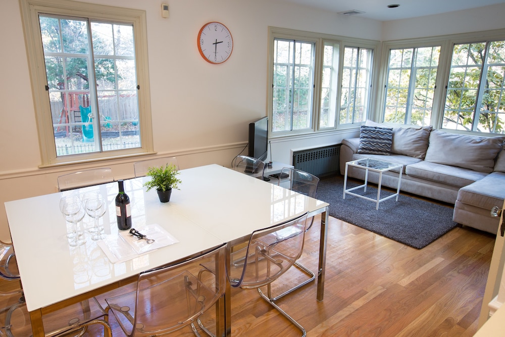Amazing Single House in Brookline — 4-Star Luxury Hotel in Brookline, United States