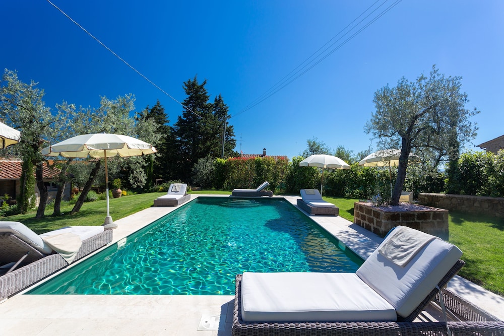 Villa Ligheia — 4-Star Luxury Hotel in Gambassi Terme, Italy