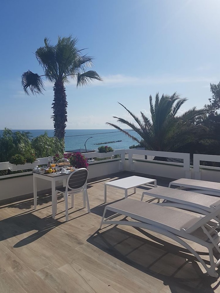 B&B Torre Azul — 4-Star Luxury Hotel in Bisceglie, Italy