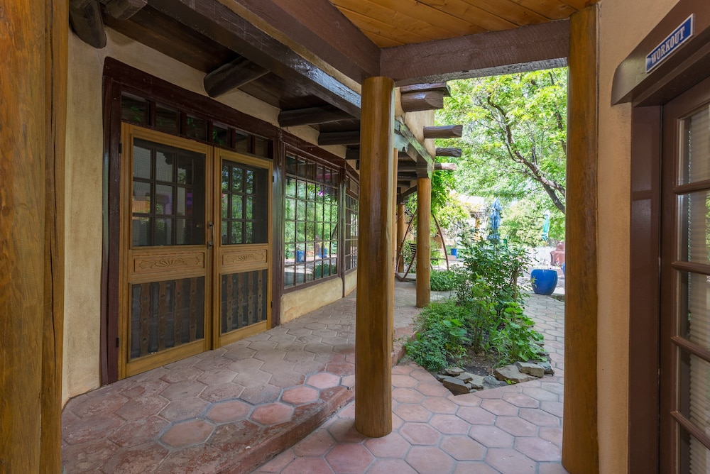 Inn on La Loma Plaza - photo 51