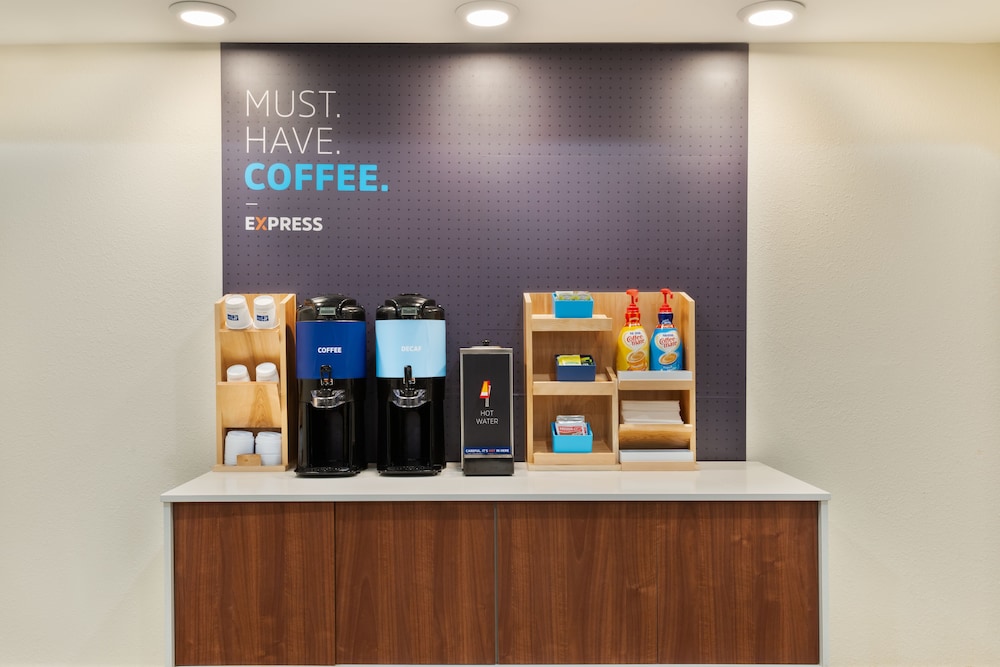 Holiday Inn Express & Suites Columbus Airport East by IHG - photo 42