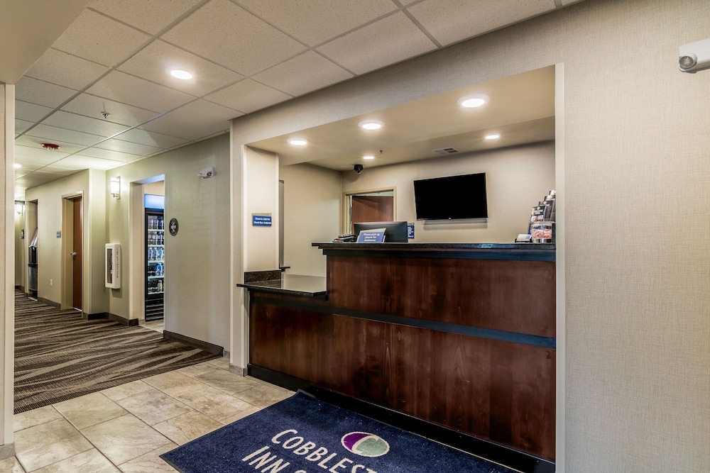 Cobblestone Inn & Suites Barron - photo 4