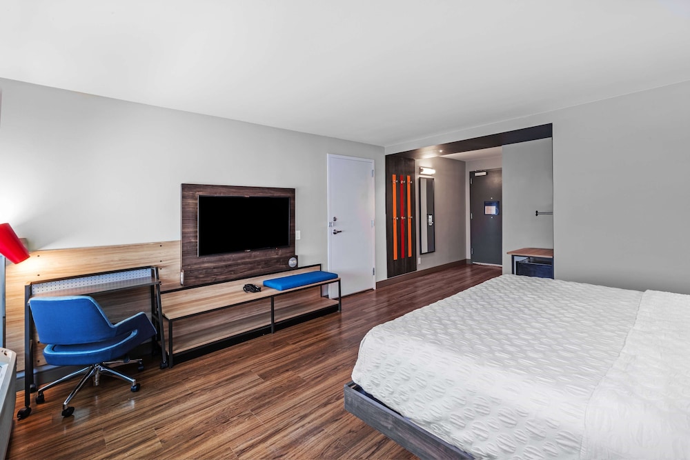 Tru by Hilton Laredo Airport - photo 9