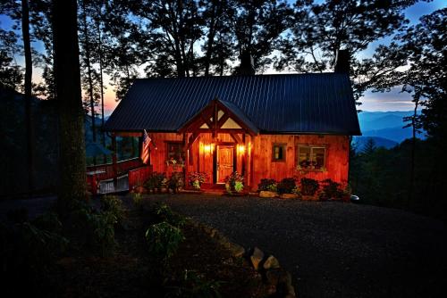 Woodsy Bryson City Cabin with Smoky Mountain Views — 4-Star Luxury Hotel in Bryson City, United States