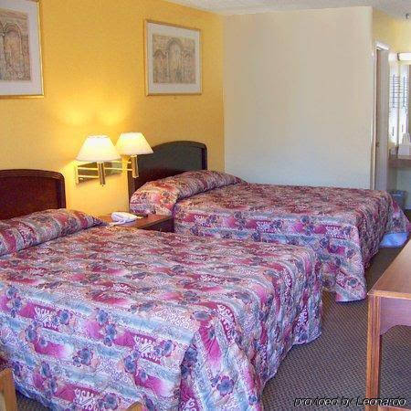 Seagoville Inn - photo 2