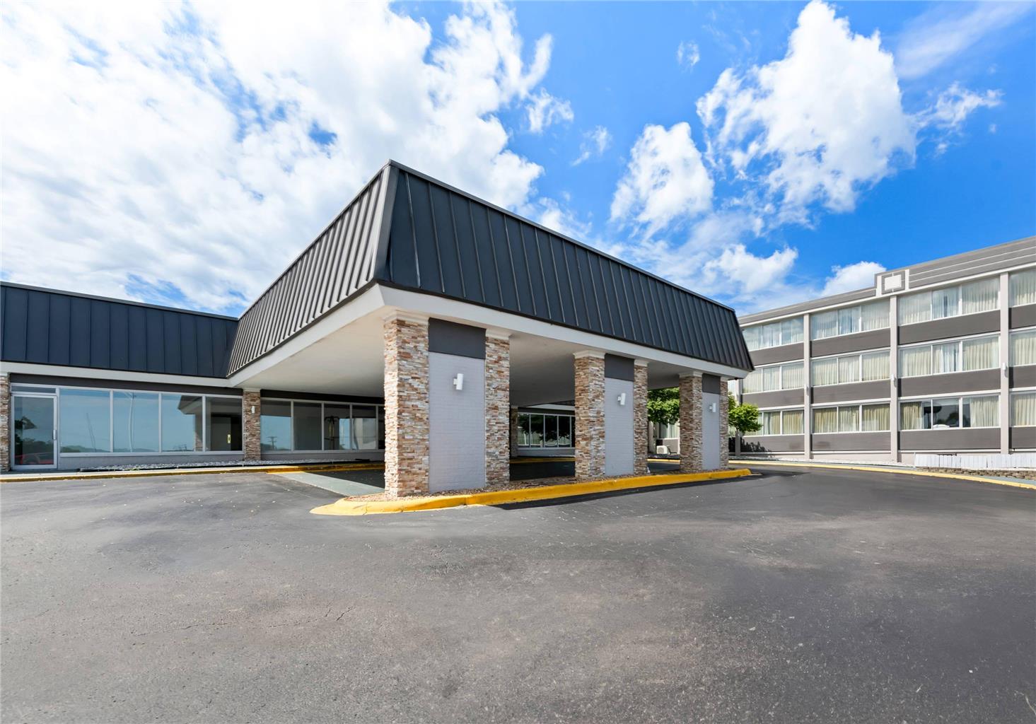Quality Inn Dayton Airport - photo 3