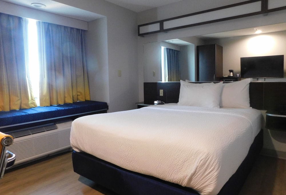 Microtel Inn & Suites by Wyndham Wheeling at Highlands - photo 8