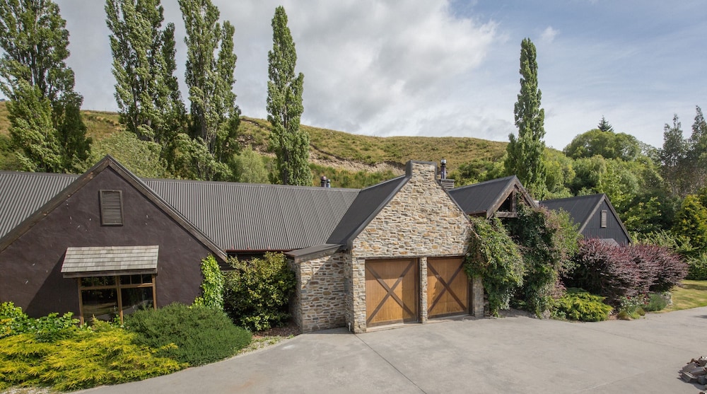 Cardrona Valley Lodge — 4-Star Luxury Hotel in Wanaka, New Zealand