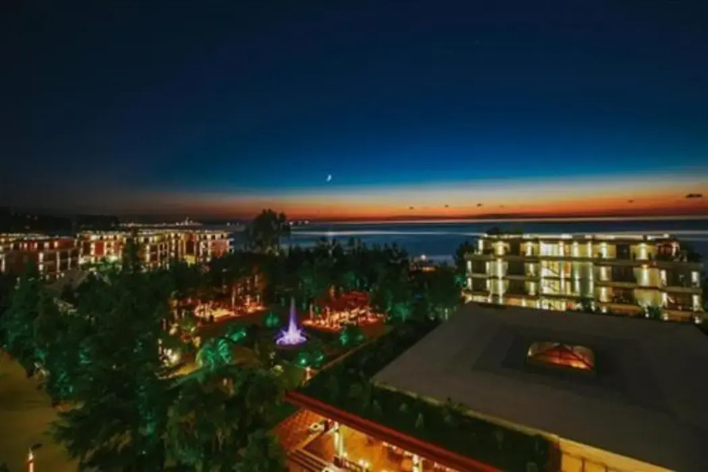 Luxury Dreamland Oasis Apartments