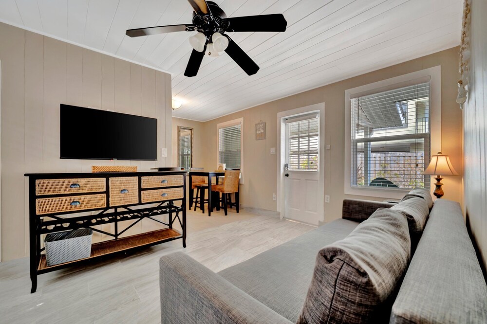 Stones Throw Beachfront Luxury Suites - photo 43