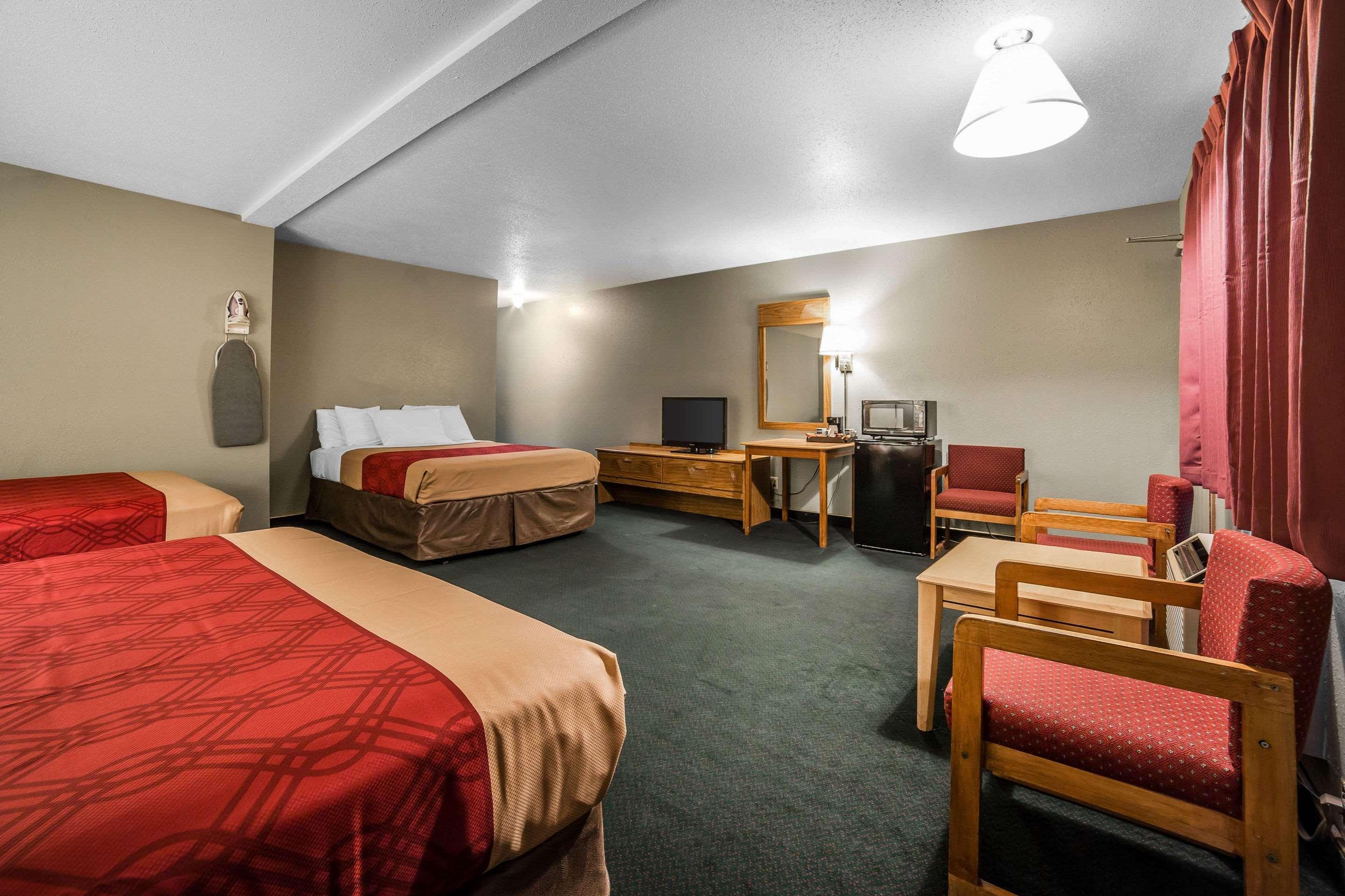 Econo Lodge Laramie WY - photo 15