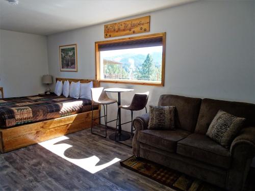 Eagle's Nest Motel - photo 15