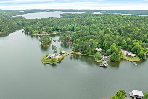 Eagle S Nest On Lake Martin — Dadeville