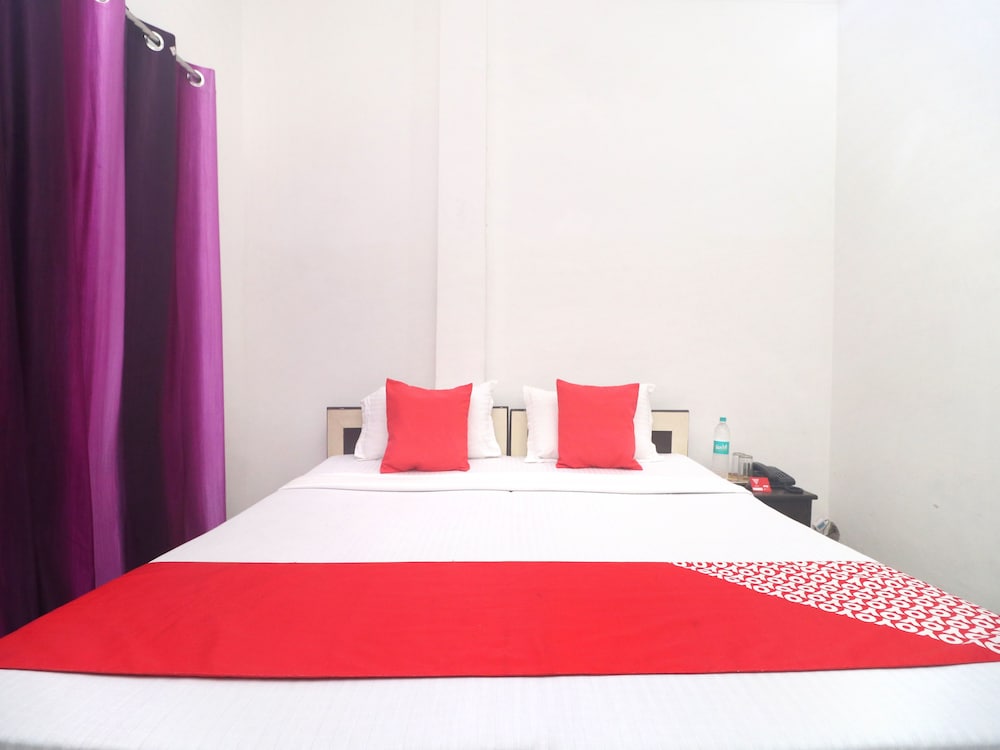 OYO 17306 Hotel Apple Wood