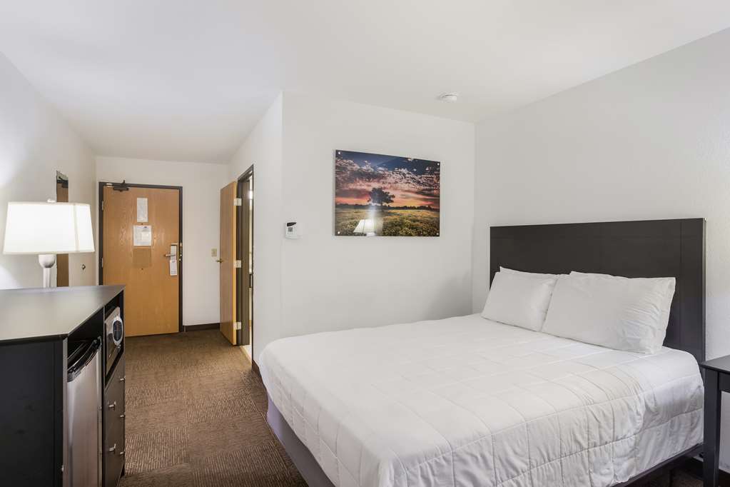Americas Best Value Inn Birch Run - photo 27