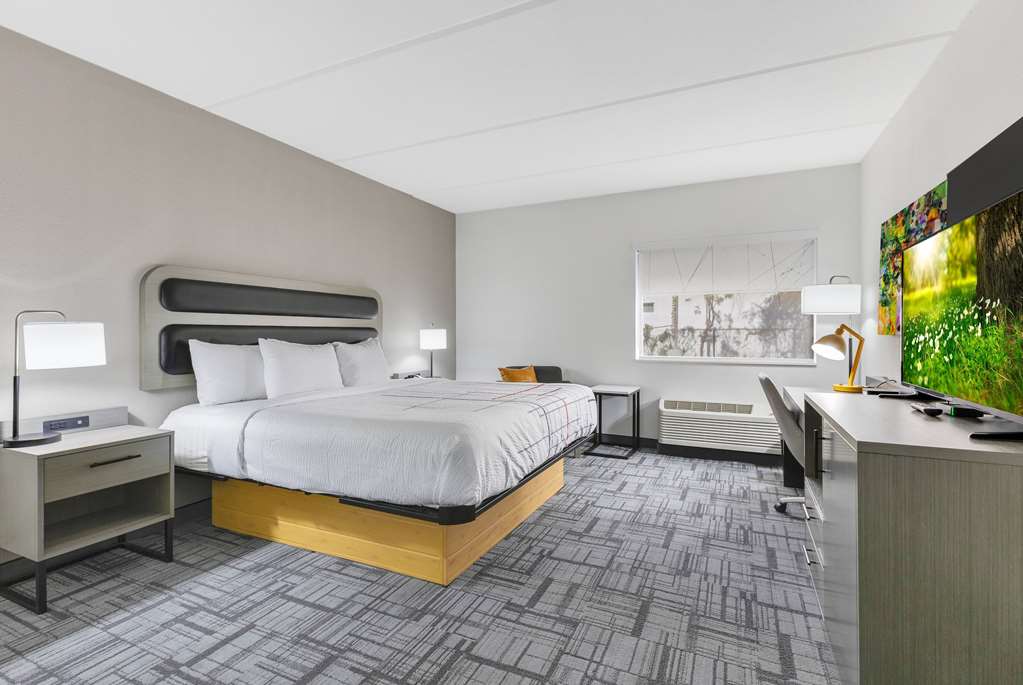 La Quinta Inn & Suites by Wyndham Jacksonville Mandarin - photo 25
