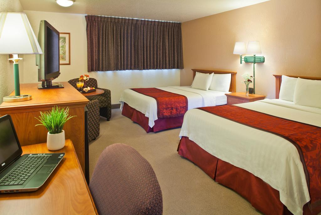 Windmill Inn Of Roseburg - photo 16