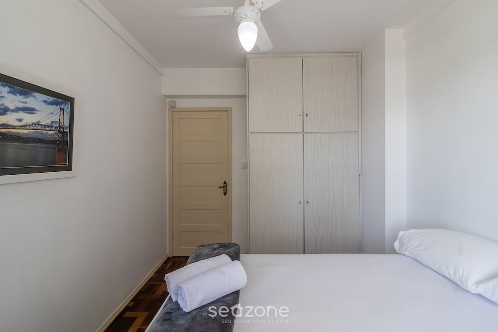 Beachfront Apartment With Side Beach View Ety0024
