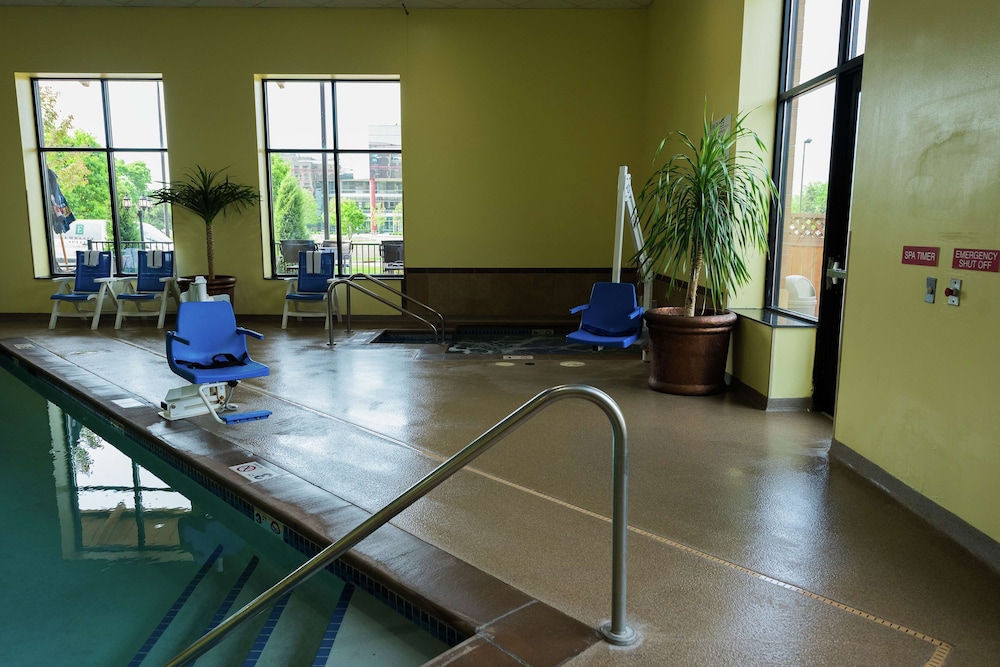 Embassy Suites by Hilton Minneapolis North - photo 25