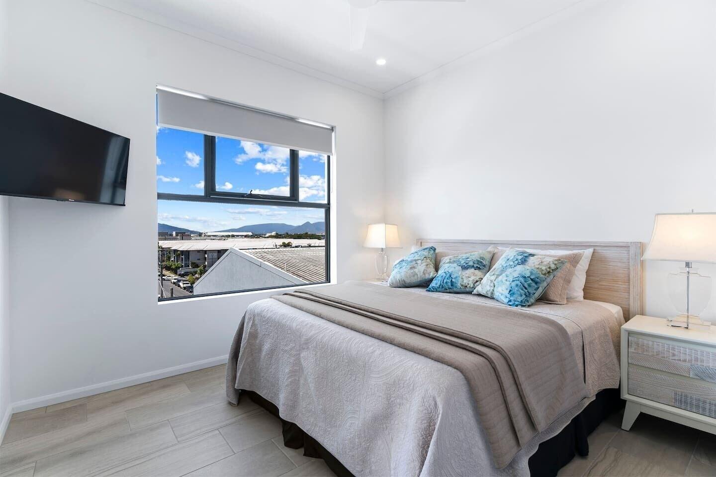 Mountain Air and Modern Flair 'Your Cairns Getaway' — 4-Star Luxury Hotel in Cairns, Australia