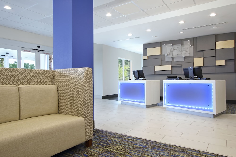 Holiday Inn Express & Suites Columbus North by IHG - photo 41