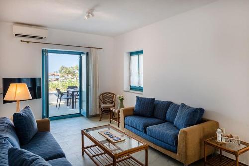 Beachside House in Naousa — 4-Star Luxury Hotel in Naousa, Greece
