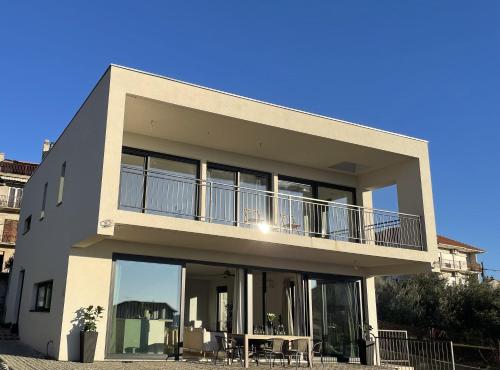 Villa Sea Horizon with a pool — 4-Star Luxury Hotel in Mravince, Croatia