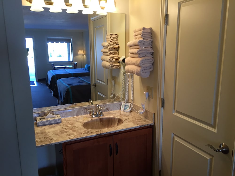 Harbor Lights Resort - photo 12
