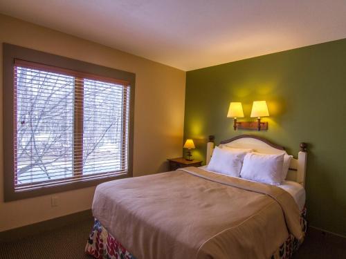Spacious 2 Bed At Crystal Mountain Resort 2 Bedroom Condo by Redawning - photo 18
