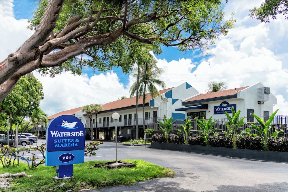 Waterside Suites & Marina - photo 44