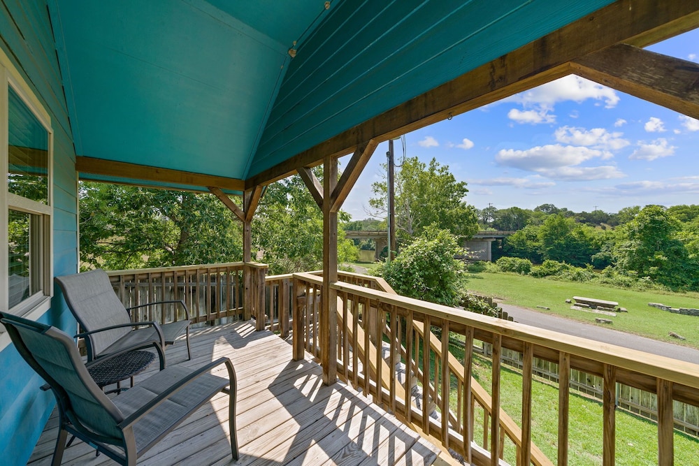 Blanco Riverside Cottages & RV - photo 14