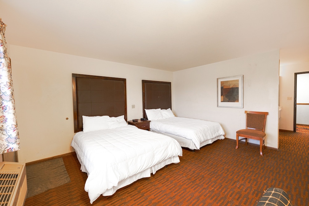 Harlan Inn and Suites - photo 37