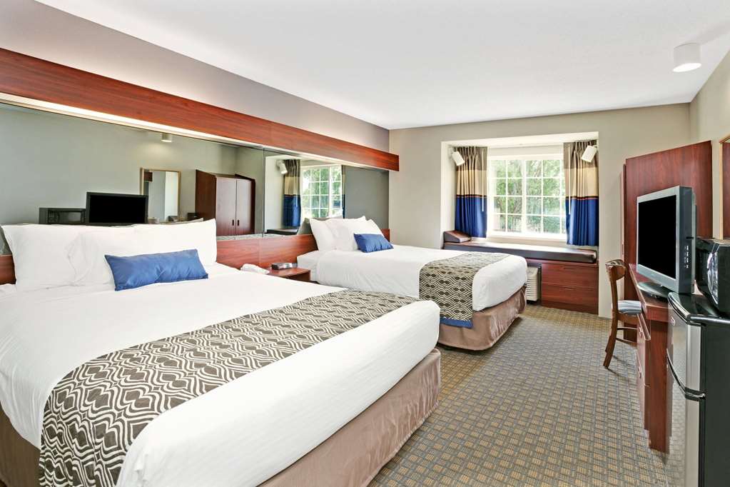 Microtel Inn & Suites by Wyndham Roseville Detroit Area - photo 9