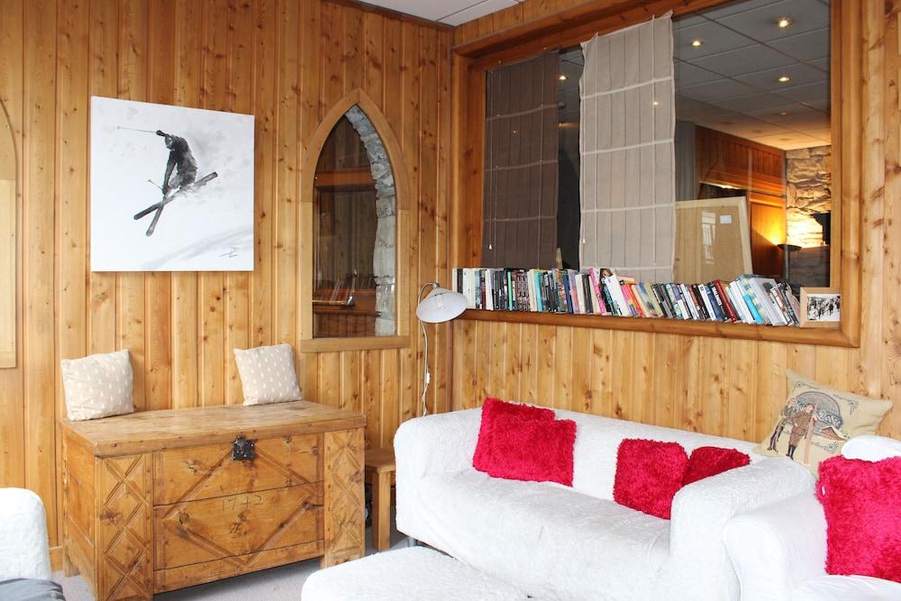 Résidence Alpina Lodge — 4-Star Luxury Hotel in Val-D'isere, France