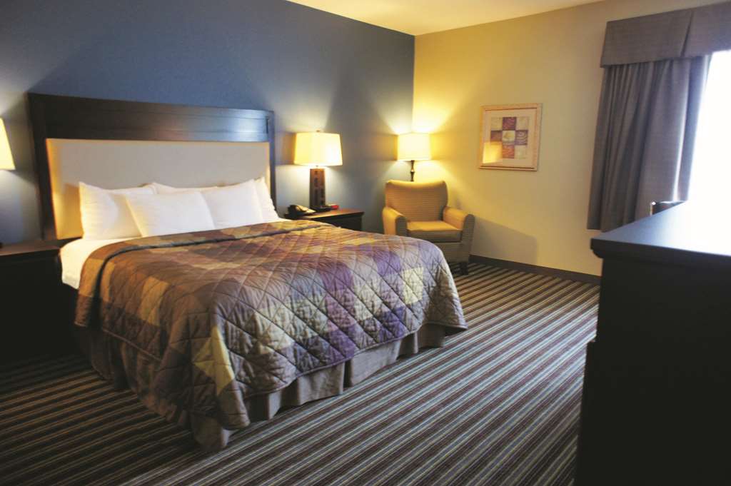 La Quinta Inn & Suites by Wyndham Broussard Lafayette Area - photo 12