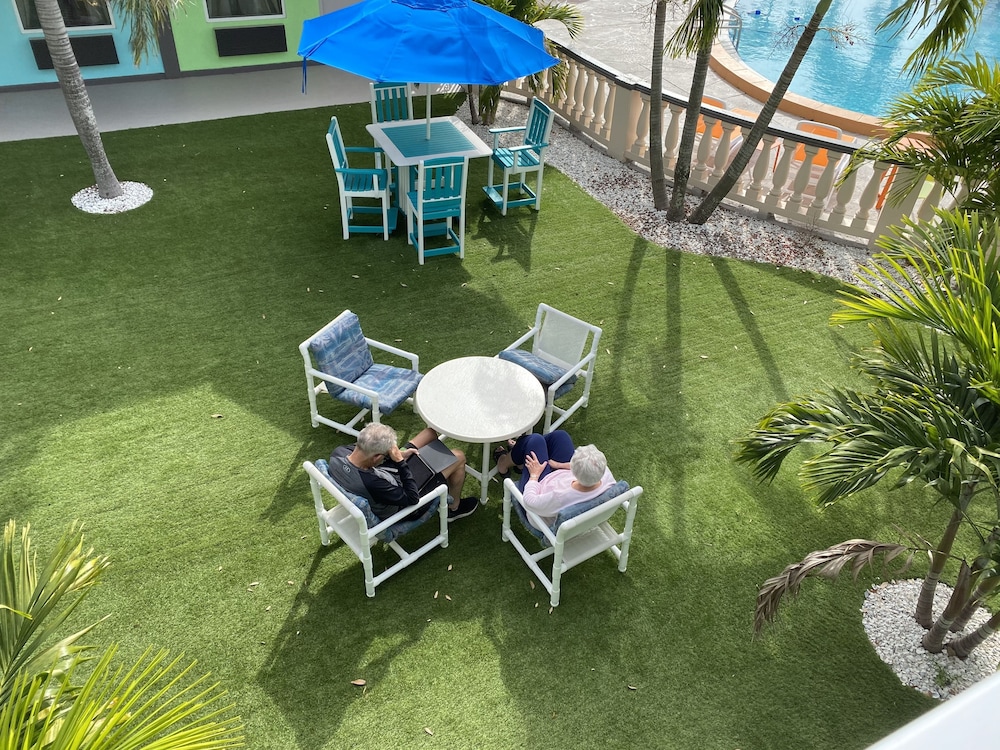 Tropical Inn & Suites - photo 78