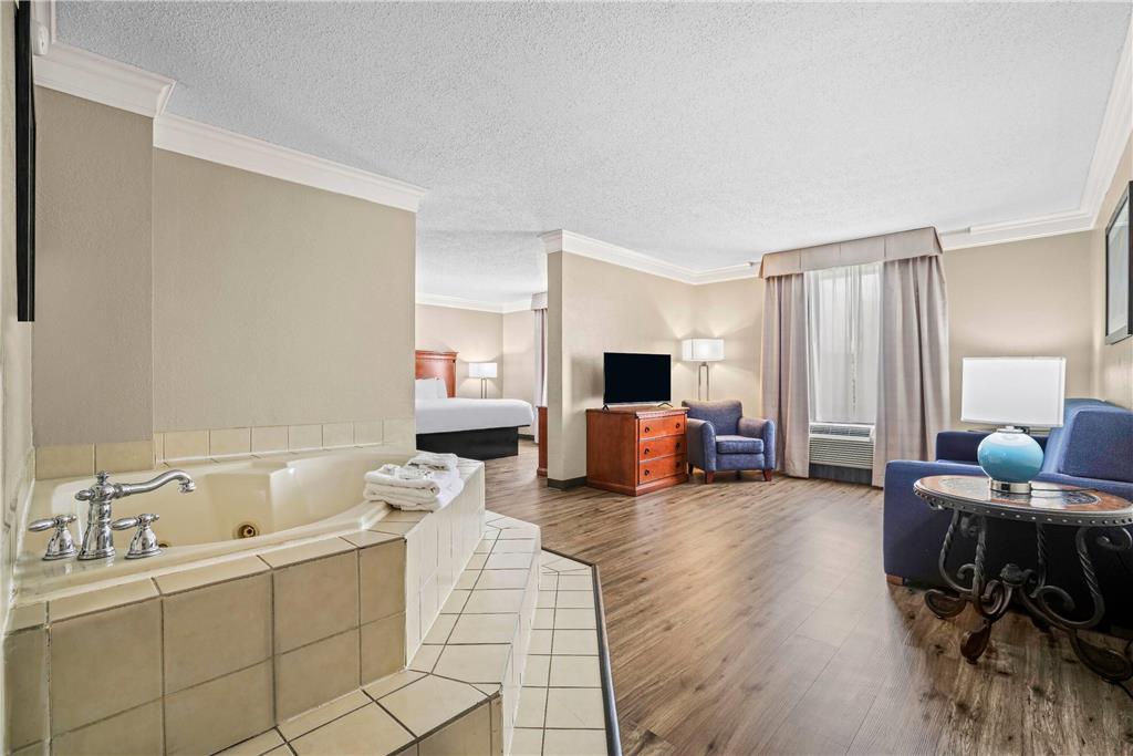 Baymont by Wyndham Madisonville - photo 25