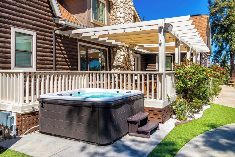Chateau Syrah by AvantStay Picturesque Estate w Pool Hot Tub Table Tennis Pool Table New Pickleball Court Basketball hoop - photo 38