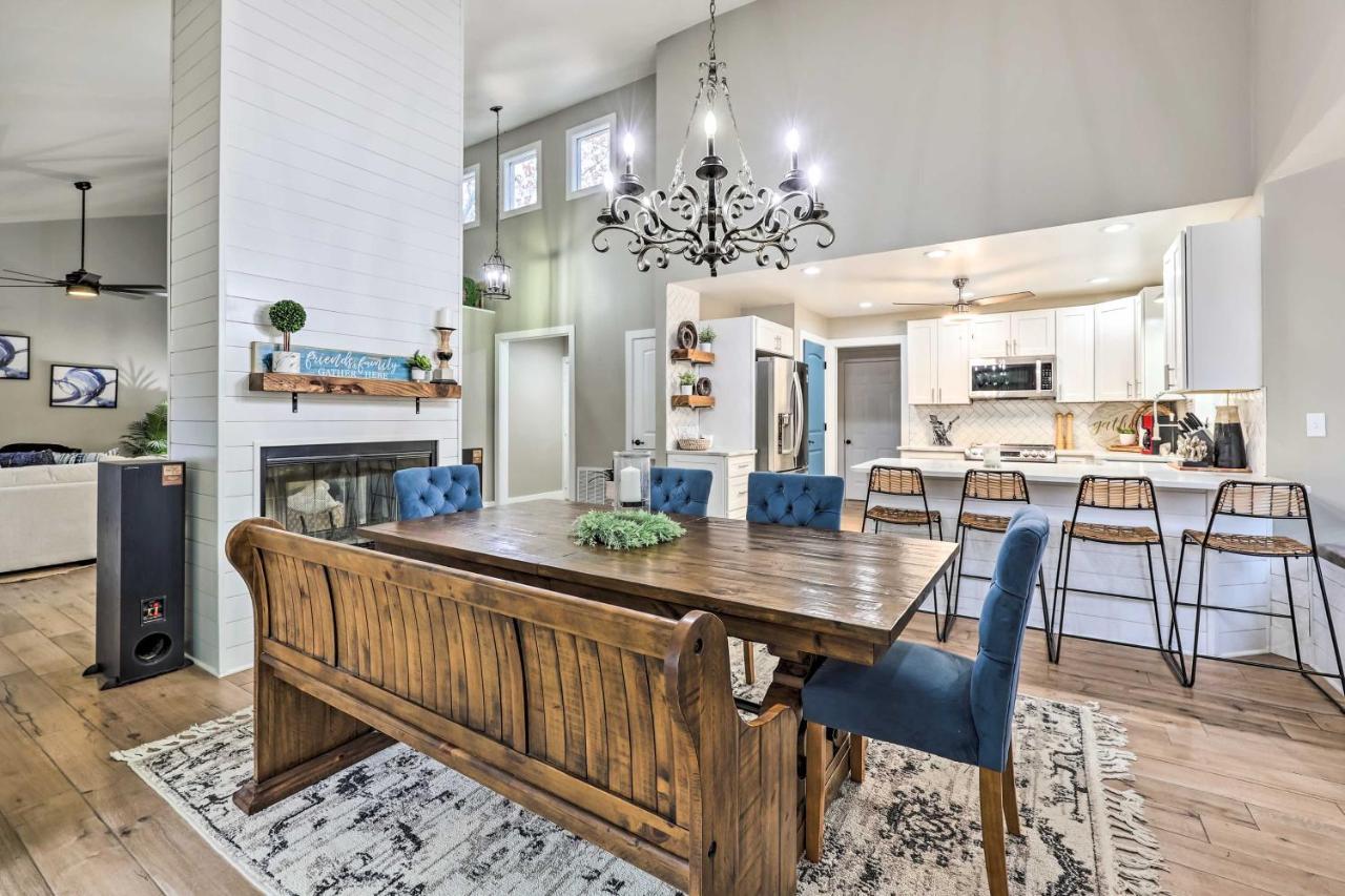 Lakefront Rogers Getaway with Hot Tub and Deck in Rogers, United States