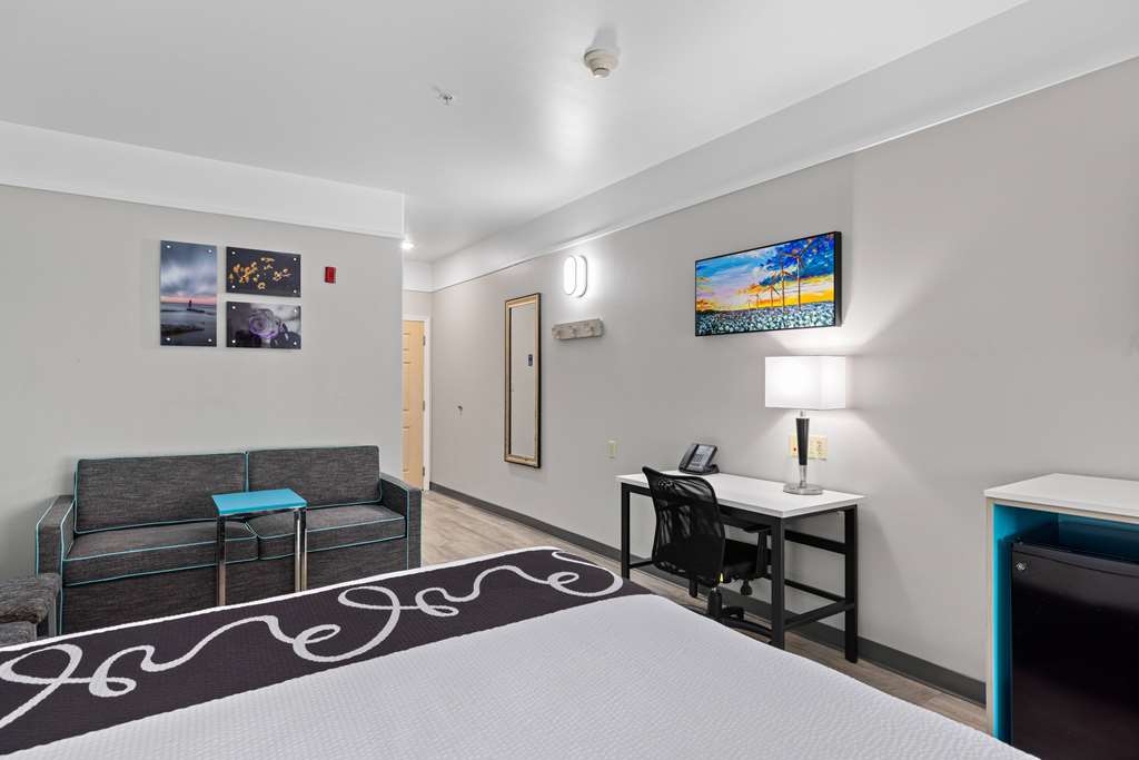 La Quinta Inn & Suites by Wyndham Raymondville - photo 44