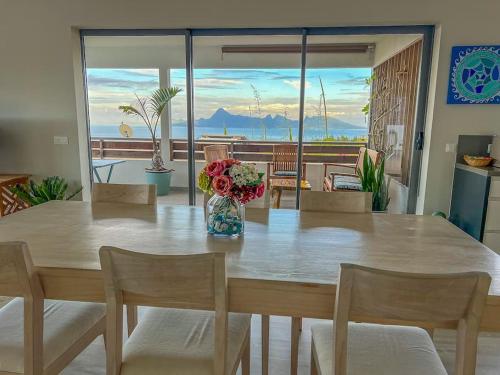 Fare Miri Ata Premium 107m2 Panoramic view — 4-Star Luxury Hotel in Punaauia, French Polynesia