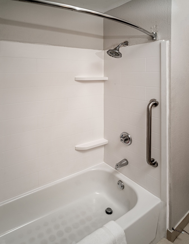 Holiday Inn Express Hotel & Suites Pikeville by IHG - photo 25
