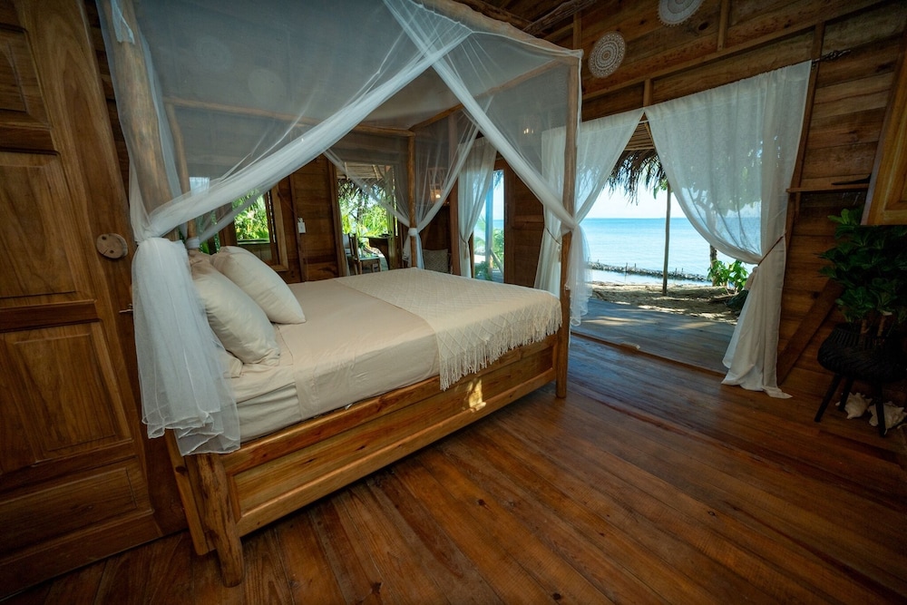 Beachfront House at La Vida Resort — Bastimentos — photo 3