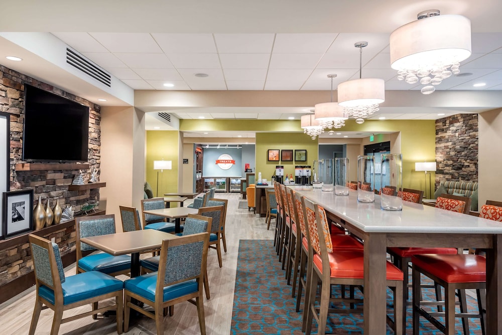 Hampton Inn Baltimore Bayview Campus - photo 3