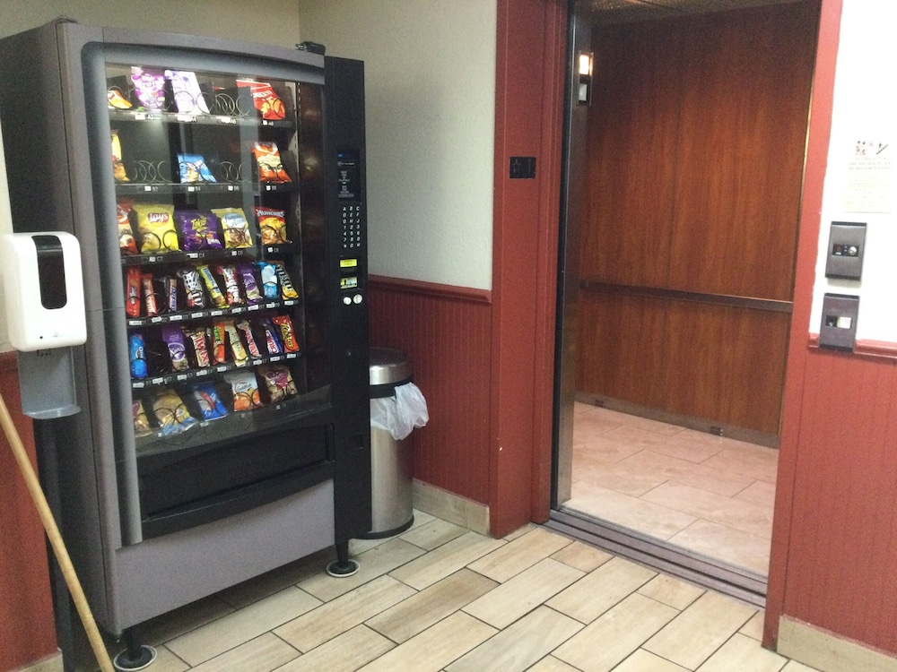 Super 8 by Wyndham Canton Livonia Area - photo 22