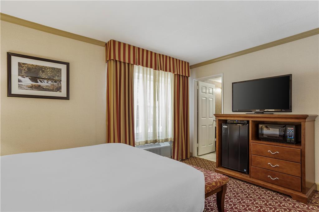Best Western PLUS Morristown Inn Florham Park - photo 20